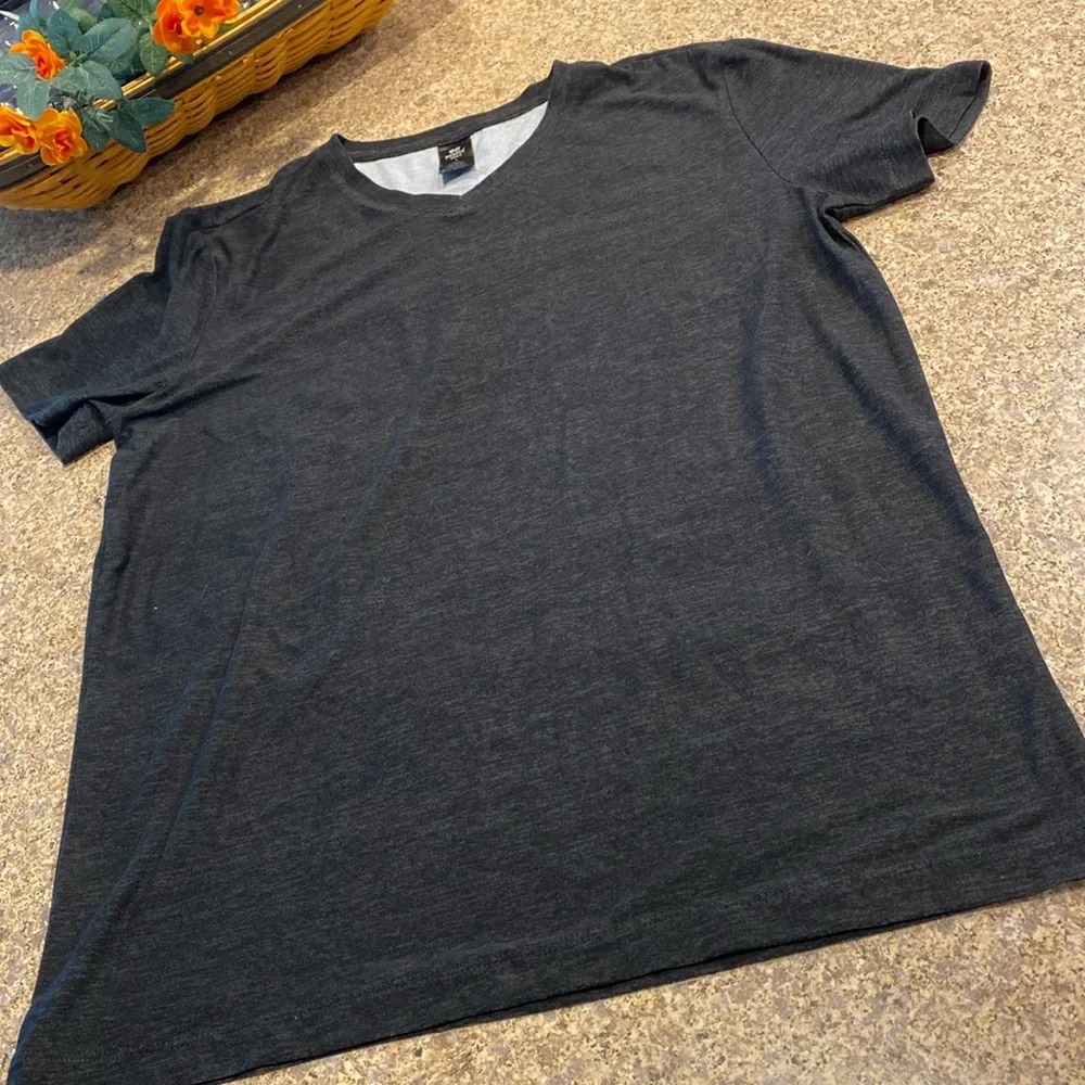 90 Degree By Reflex Men’s Soft V Neck Tee Small Dark Gray or Gray and Black - Picture 1 of 13